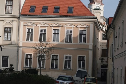 Győr, Bécsi kapu tér  8