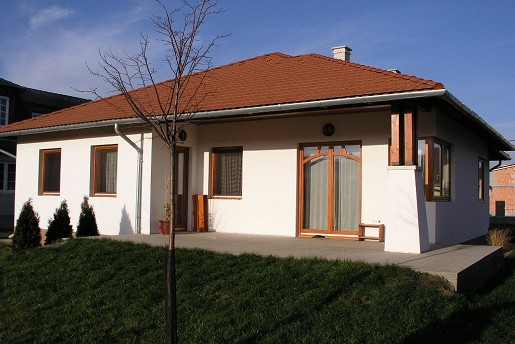 Győrújbarát 2002