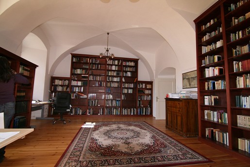 Bakonybél, Szent Mauríciusz Monostor, könyvtár