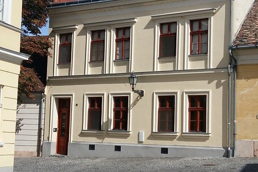 Győr, Káptalandomb  14. Papi lakások